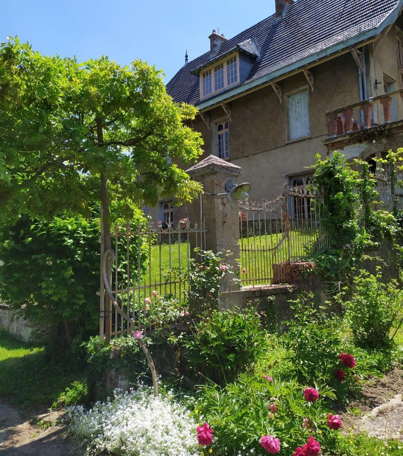 La Fee Des Eaux Bed & Breakfast Vernaison Eksteriør bilde